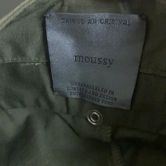 Moussy quality army green shorts with pockets - Picture 10 of 14